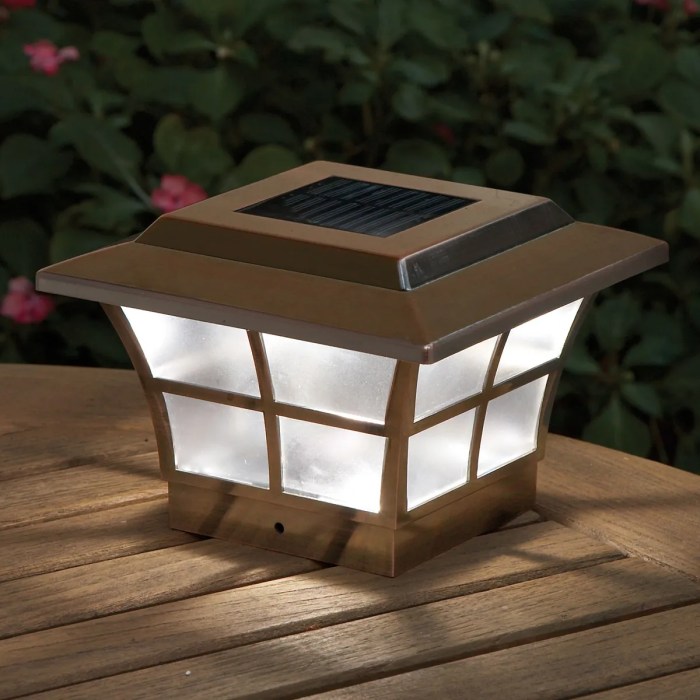Solar powered round post cap lights